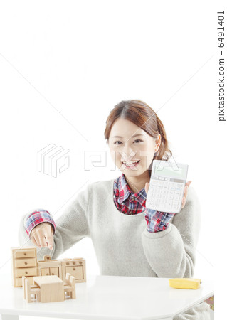Household savings image 6491401