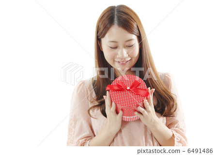 Round gift box and young lady Round gift box and young lady 6491486