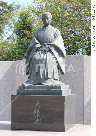 Atsuhime statue 6491756