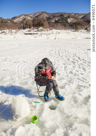 Shinju Lake Nakanishi Lake fish's hole fishing 6496071