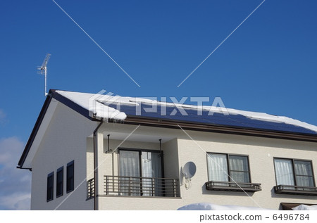 雪和太陽能雪和太陽能電池板 雪和太陽能雪和太陽能電池板 6496784