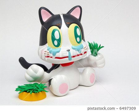 Cat with cat grass 6497309