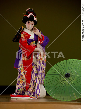 Japanese beauty dancing Japanese dance 6498236