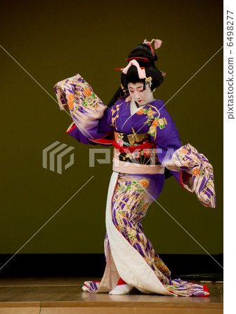 Japanese beauty dancing Japanese dance 6498277