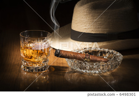 Whiskey and cigar Whiskey and cigar 6498301