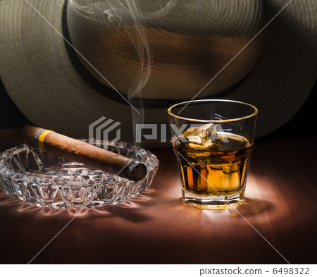 Rum and cigar 6498322