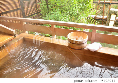 Outdoor bath image 6498954