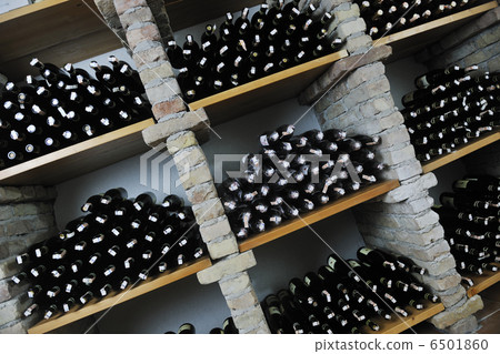 vine bottles vine bottles 6501860