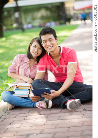 Campus couple 6503302