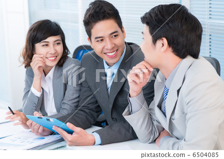 Enjoying cooperation 6504085