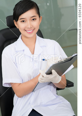 Smiling medical worker 6504120