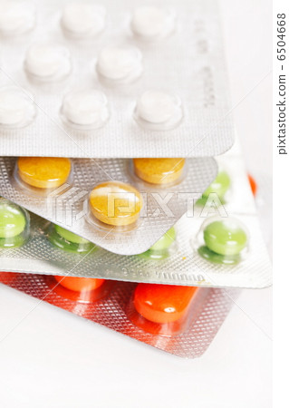 different kinds of pills 6504668