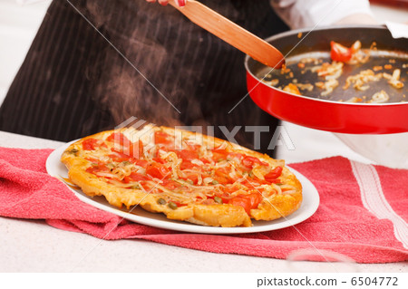 pie with tomato 6504772