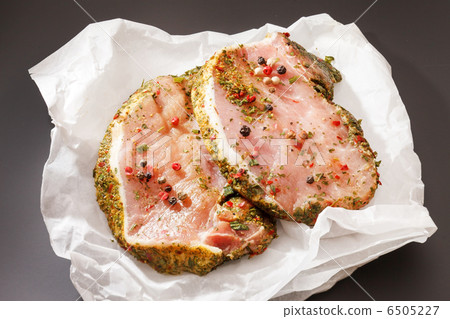 raw pork meat with spice 6505227