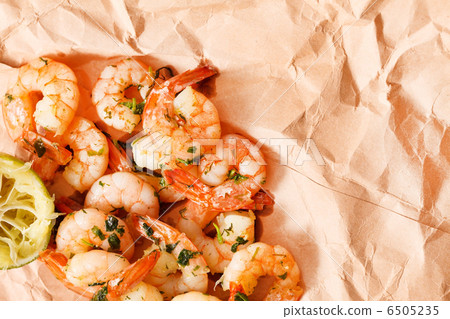 shrimps with lime and parsley 6505235
