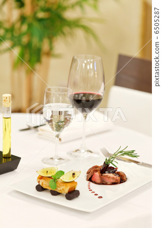 romantic supper 6505287