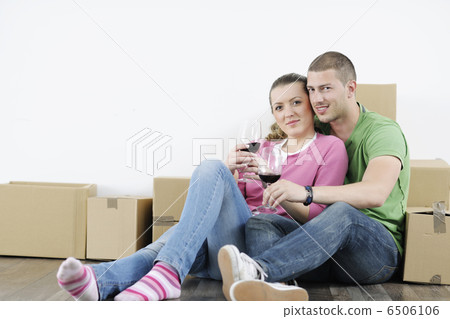 Young couple moving in new home 6506106