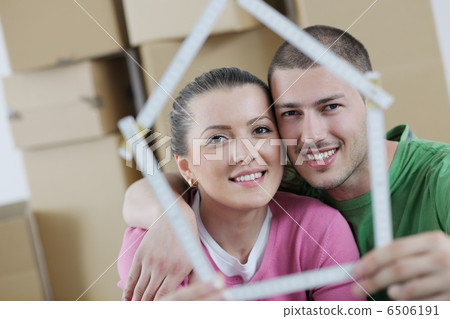 Young couple moving in new house 6506191