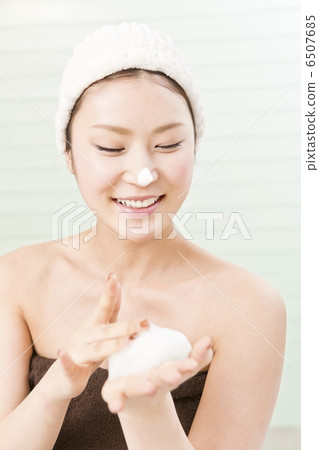 A woman whipping a foam cleanser 6507685