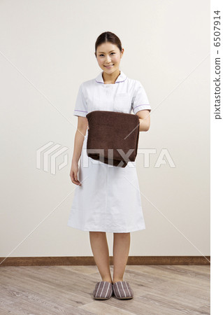 Aestheticians with bath towels 6507914