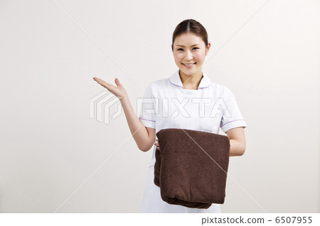 Aestheticians with bath towels 6507955
