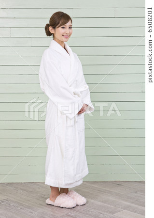 A woman who came in a bathrobe 6508201