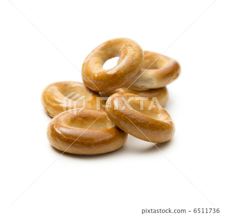 Small bread ring crackers on white 6511736