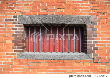 Osamu Osamu紀念館“傾斜的霍爾”磚牆的鐵窗 - 在Kanagi 6512037