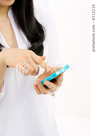 有智能手機的一個女孩 6512210