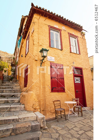 傳統的房子在雅典 6512467