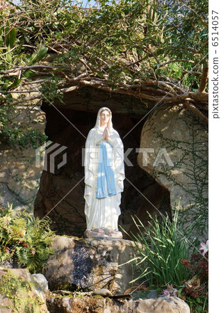 Oeharanno Lourdes fountain 6514057