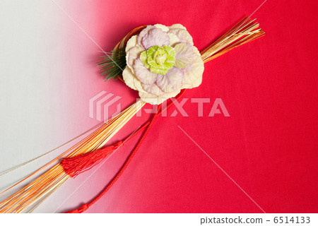 New Year arrangements of leafy peony 6514133