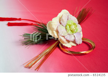 New Year arrangements of leafy peony 6514135