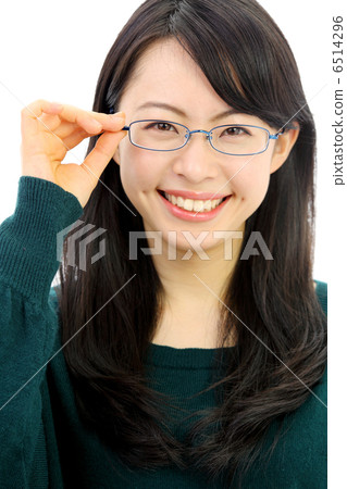 戴眼鏡的女孩 6514296