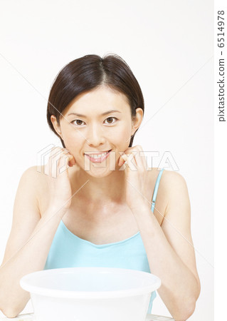 Women washing their face Women washing their face 6514978