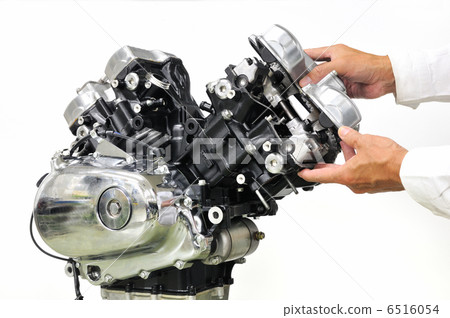 Maintenance of motorcycle engine 6516054