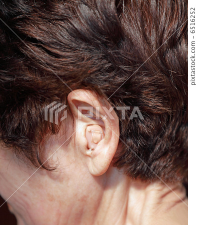 Earhole type hearing aid 6516252