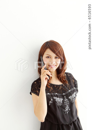 Wave hair ladies with mobile phones Wave hair ladies with mobile phones 6516593