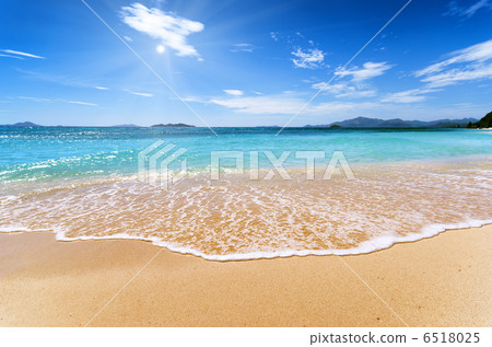 White sand beach and blue sky 6518025