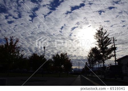 秋天的天空 秋天的天空 6519341