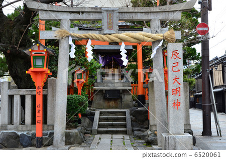 Tatsumi Inari shrine (2013.1) 6520061