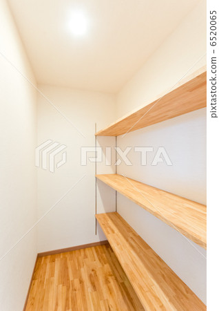 Walk-in closet 6520065