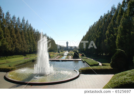 Fountain and park 6525697