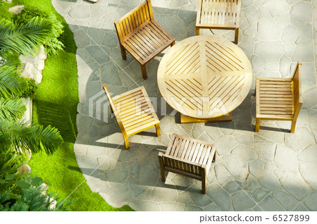The garden table where the sun is shining 6527899