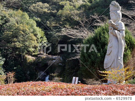 Kannon Falls and Kannon Kannon Falls and Kannon 6529978