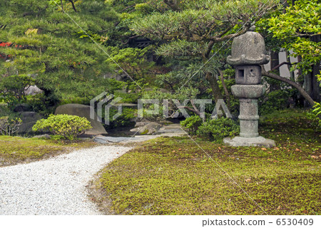 京都大宮皇宮Ochibodo石燈籠在南部的花園裡 6530409