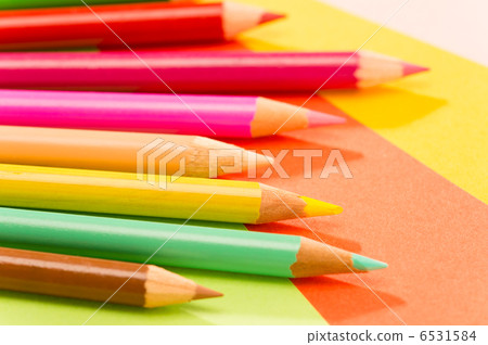 Color pencils on colorful papers close-up 6531584