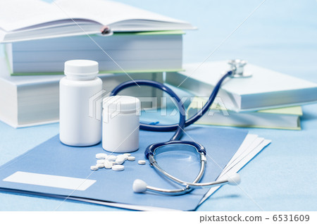 Doctor accessories and medications Doctor accessories and medications 6531609
