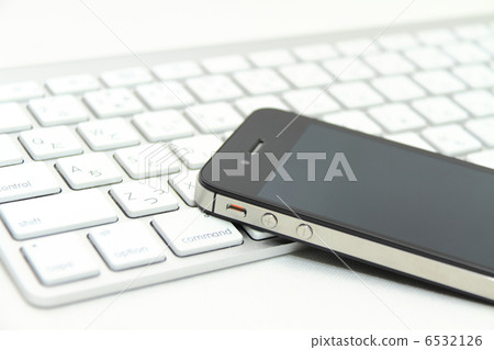 Smartphone and keyboard 6532126