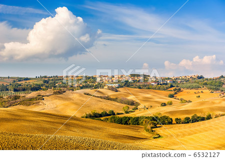 Tuscany landscape 6532127